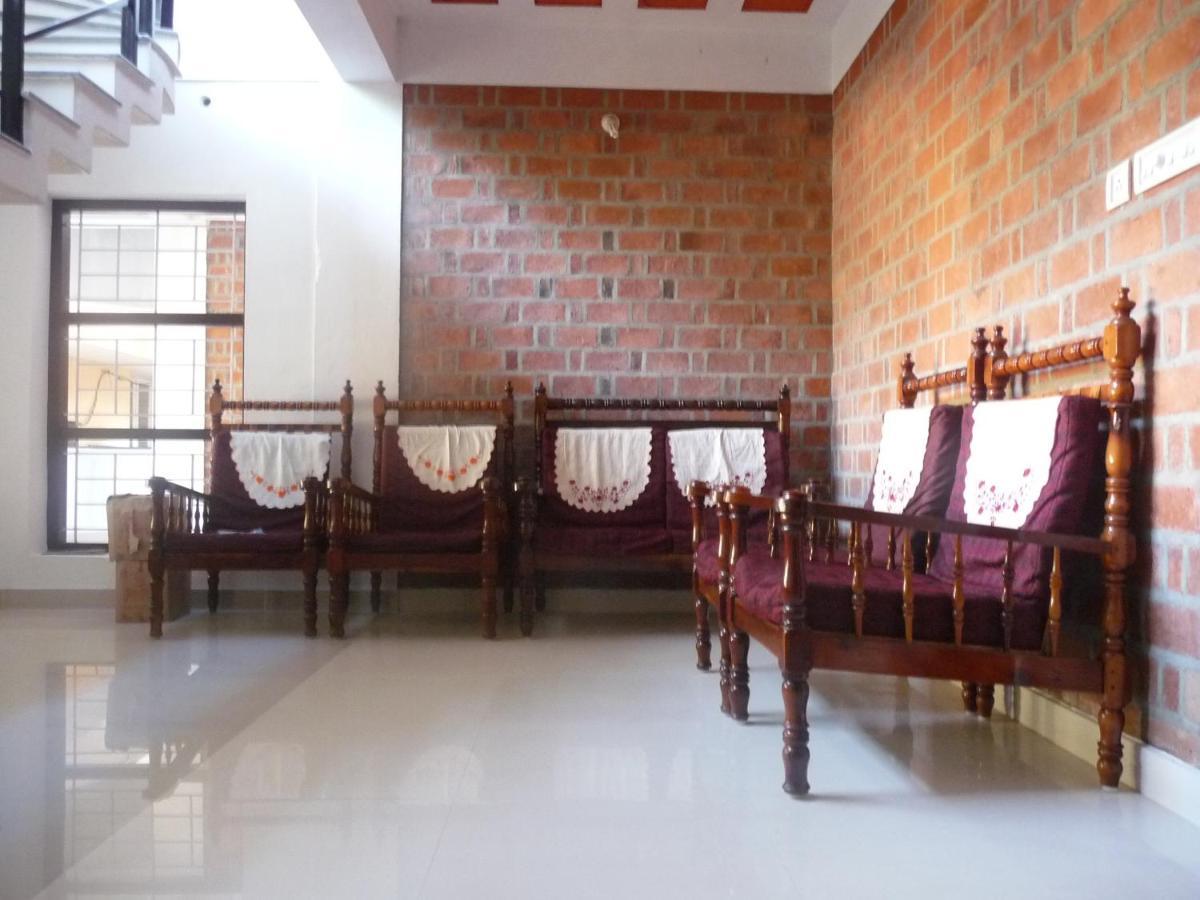 Hotel Peacock Kovalam Exteriör bild