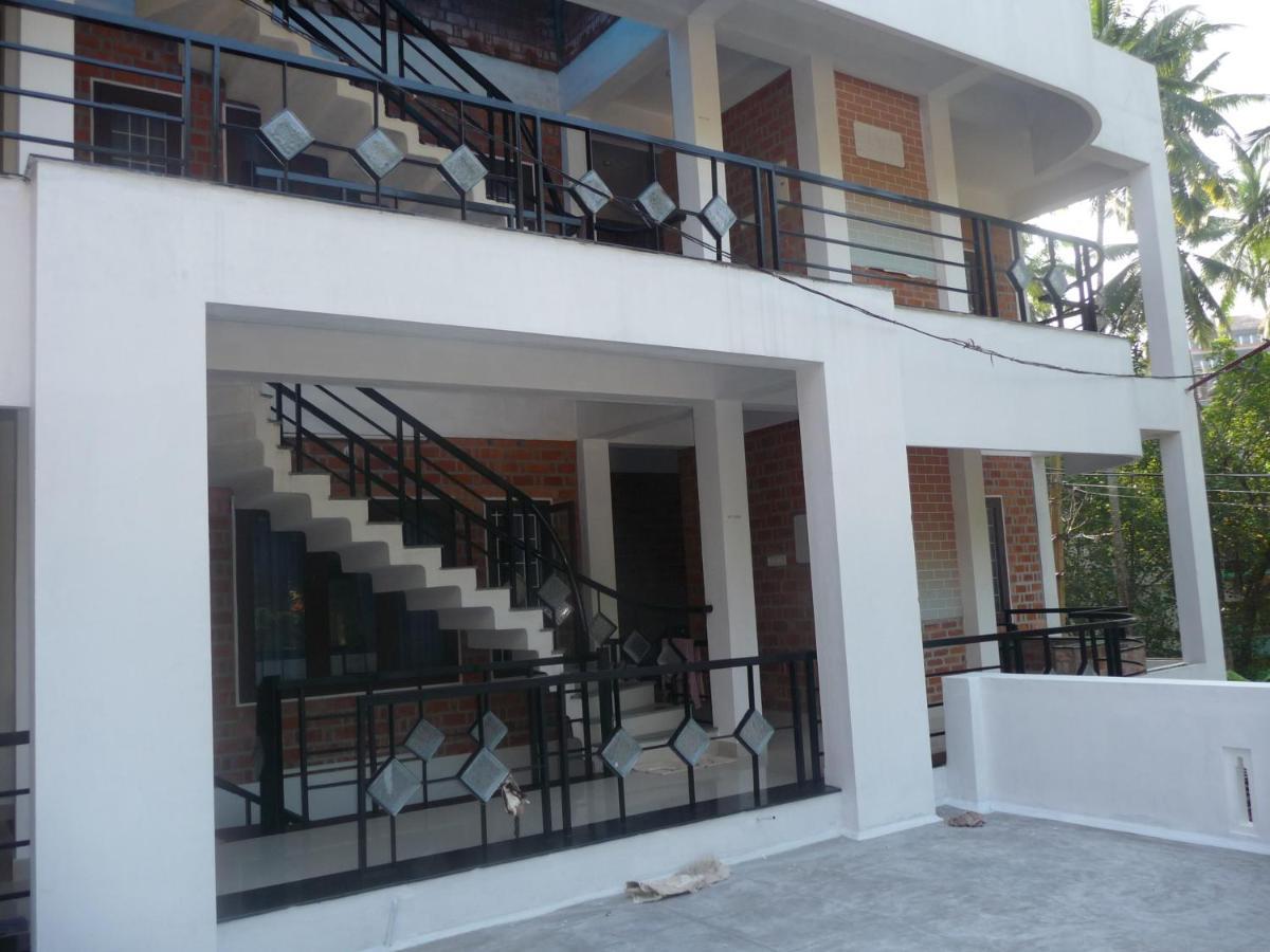 Hotel Peacock Kovalam Exteriör bild