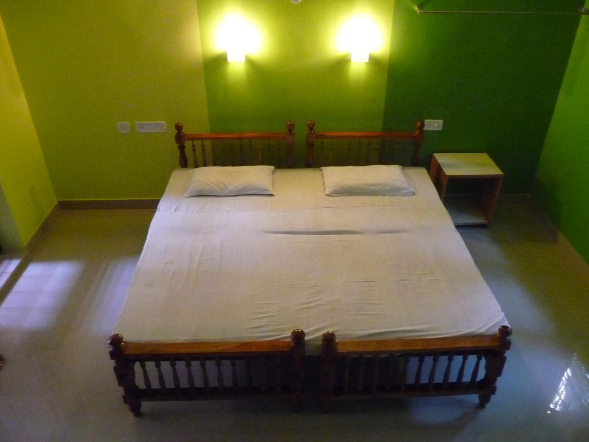 Hotel Peacock Kovalam Exteriör bild
