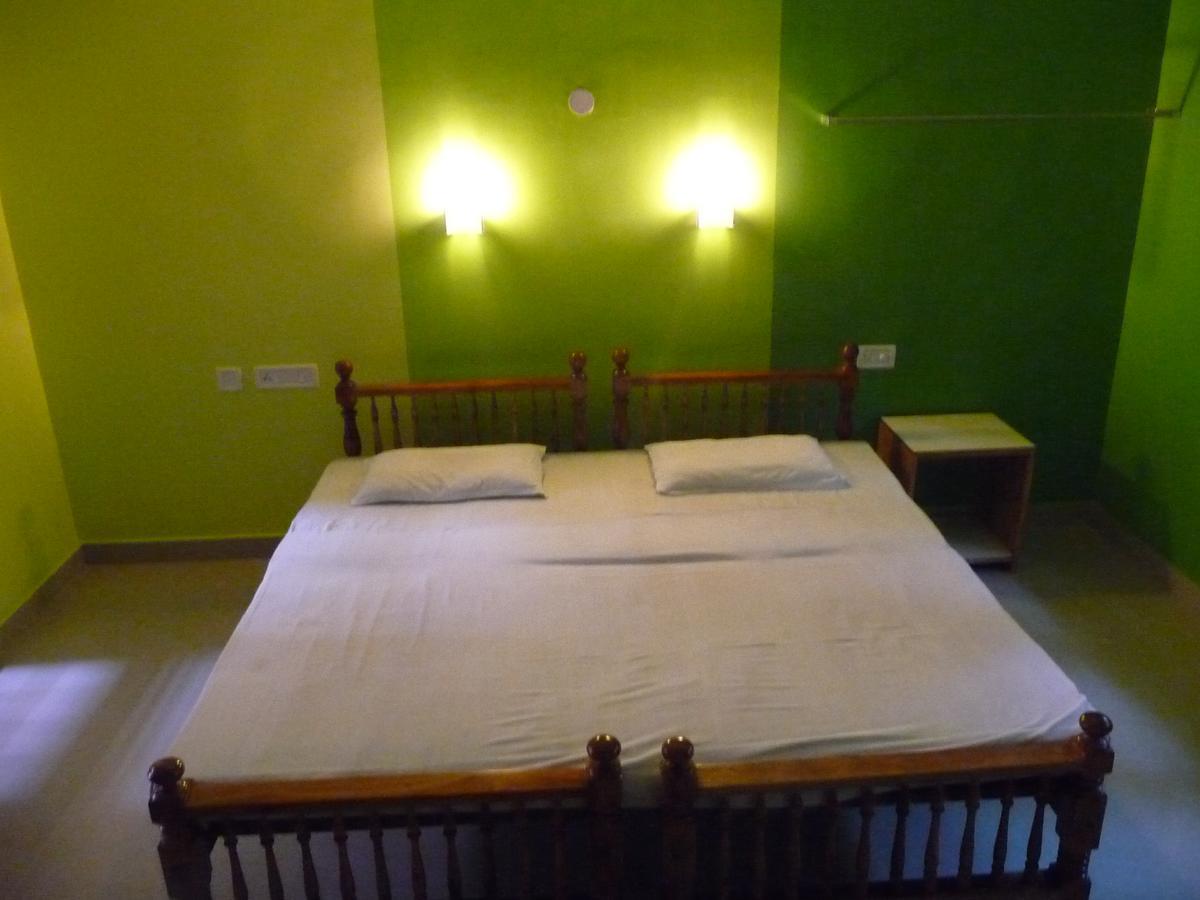 Hotel Peacock Kovalam Exteriör bild