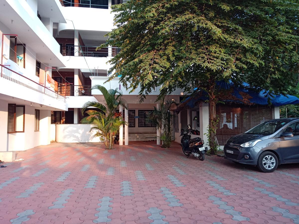 Hotel Peacock Kovalam Exteriör bild